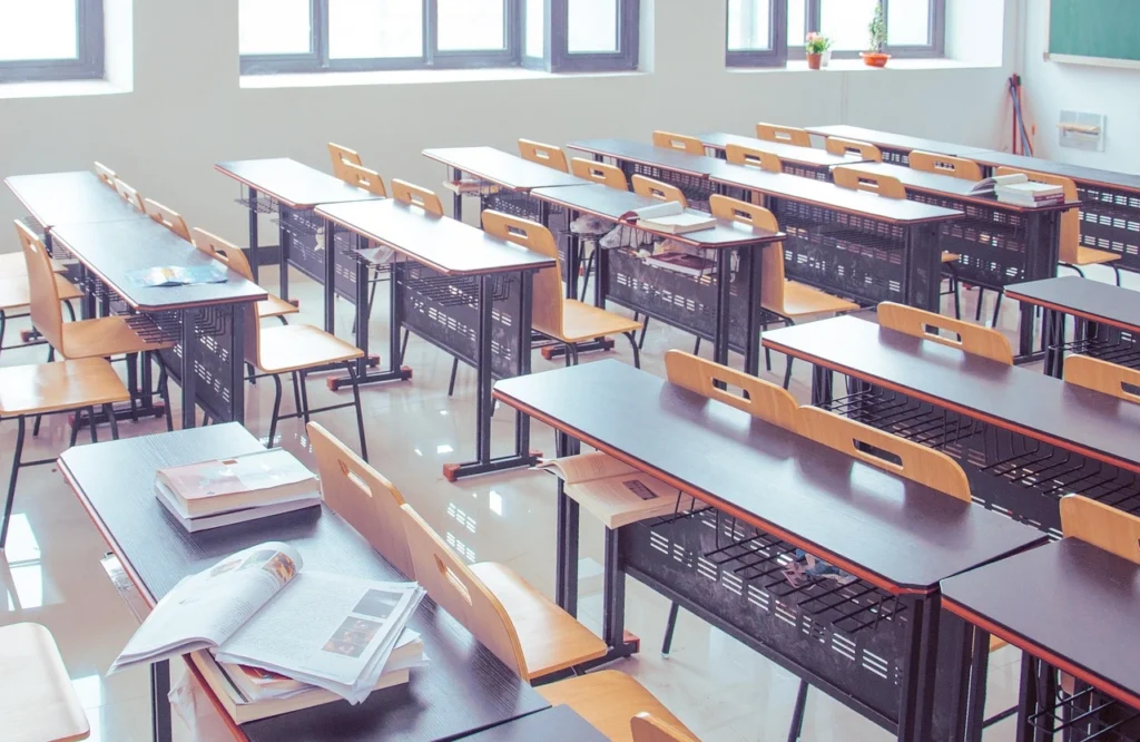 Ruang Kelas yang Bersih: Kunci Kenyamanan dan Konsentrasi dalam Belajar